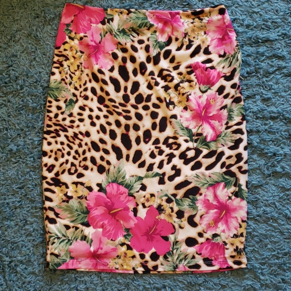 🔥 SALE 🔥Boston Proper Animal Print Pencil Skirt